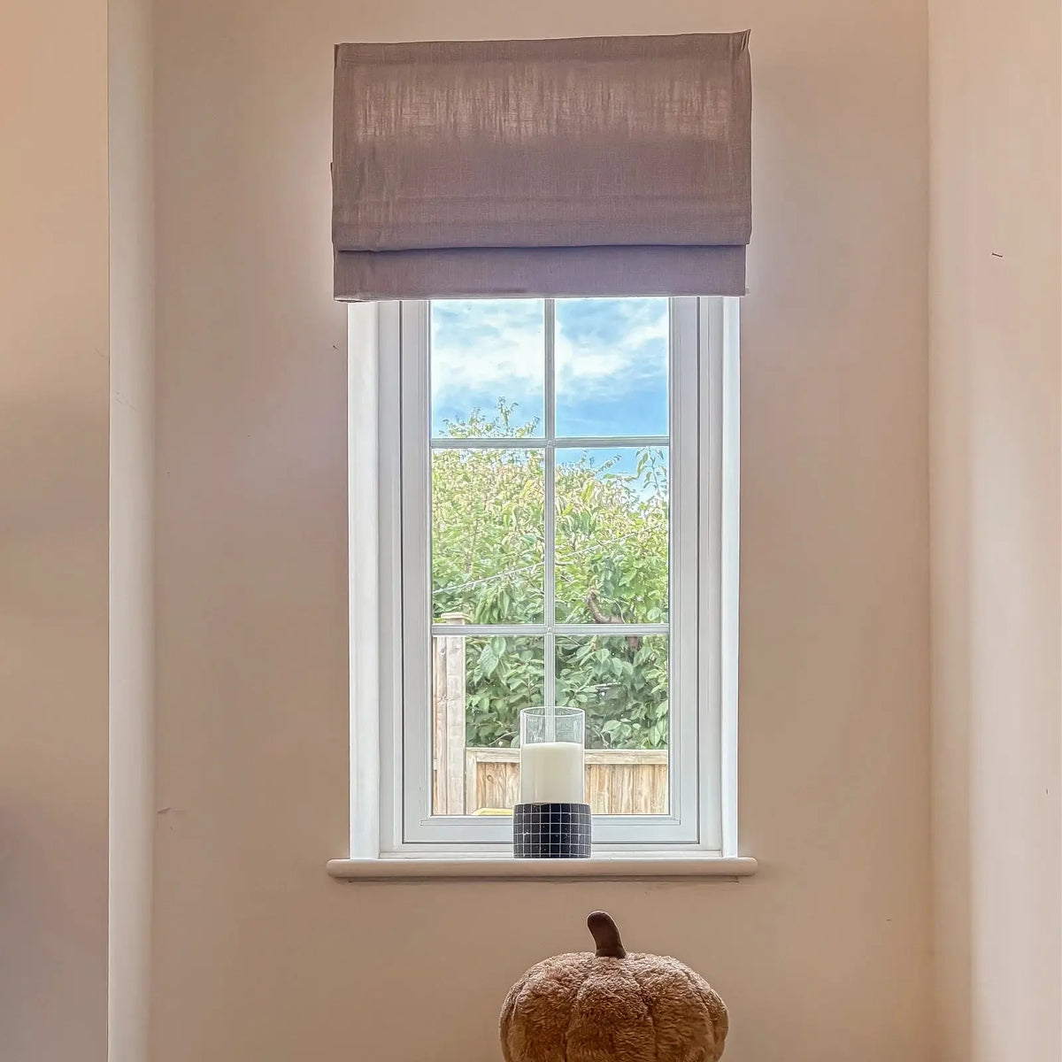 Liz Linen Roman Blind in Wooden Headrail Cordless