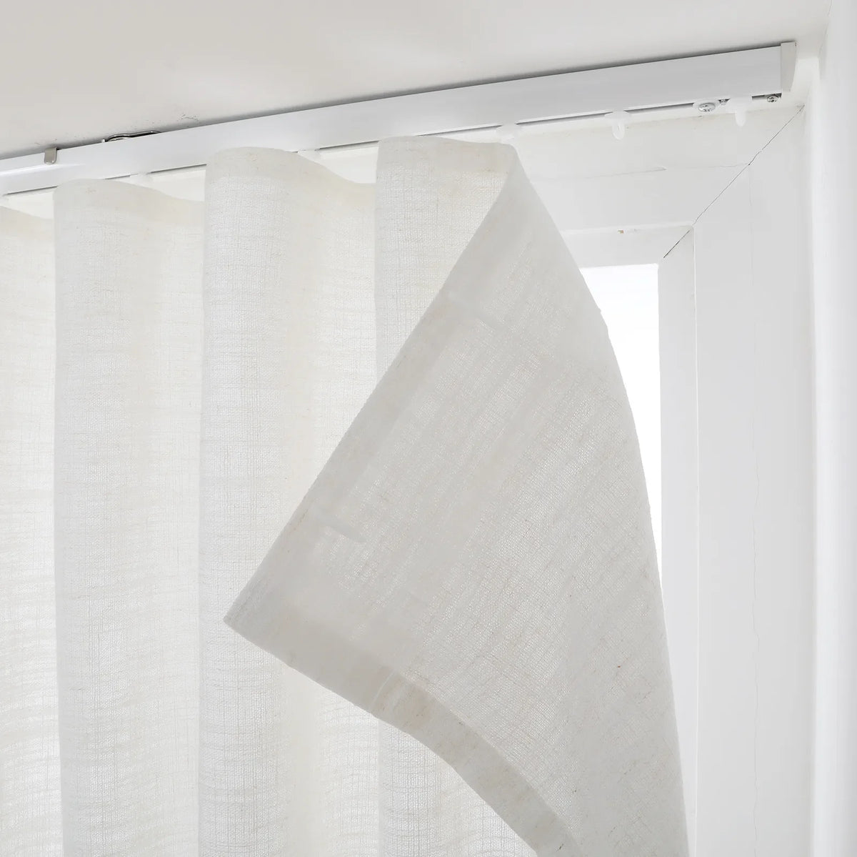 Liz Linen S-fold Curtain with Belt Hook - Leo Track