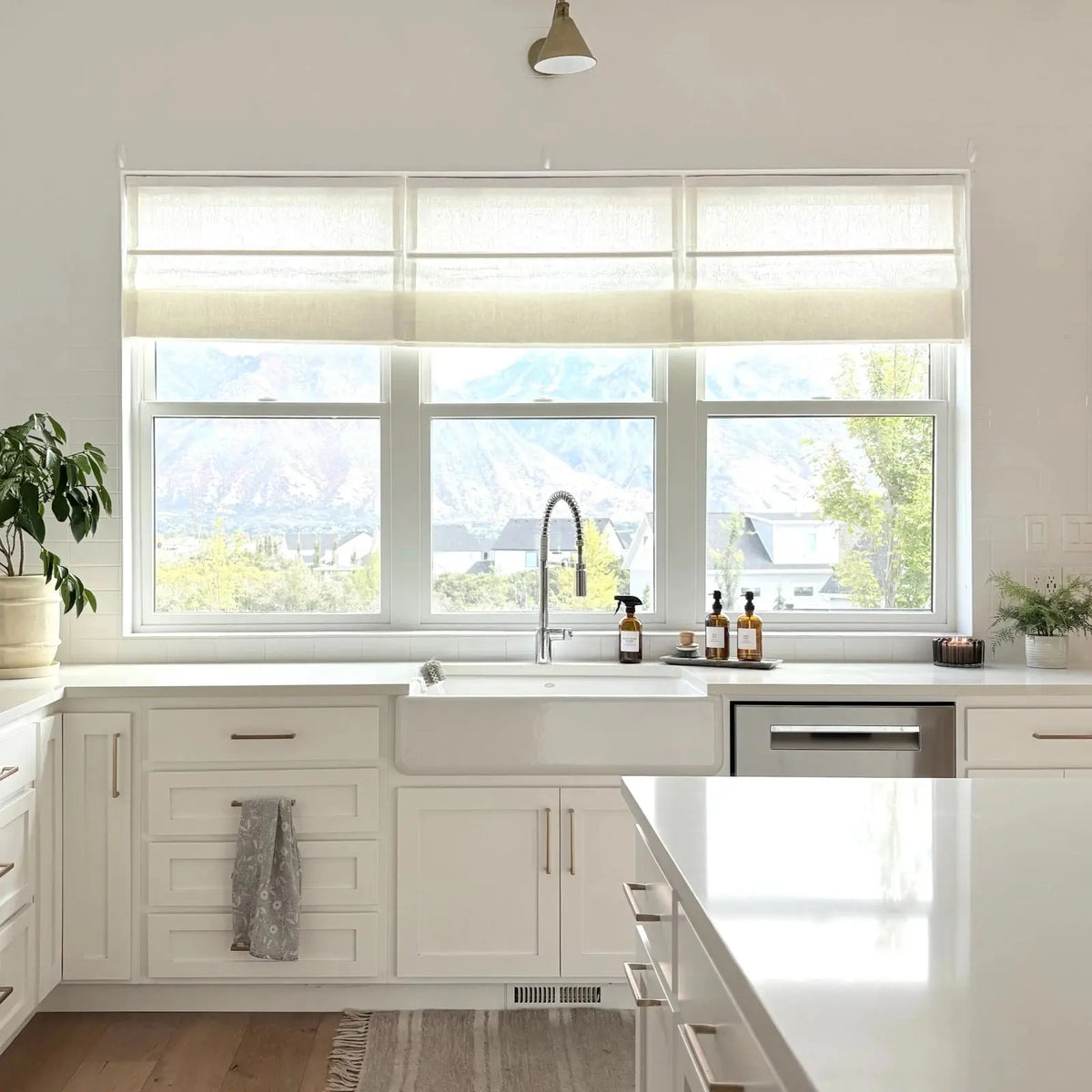Smart Motorised Plain Roman Blind Cordless